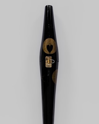 Lot 516 - A ROIRO LACQUER KATANA ZUTSU (SWORD STORAGE CASE) WITH KATO CLAN MON