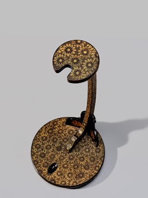 Lot 134 - A FINE GOLD LACQUER TACHI-KAKE (SWORD STAND)
