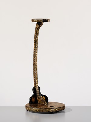 Lot 134 - A FINE GOLD LACQUER TACHI-KAKE (SWORD STAND)