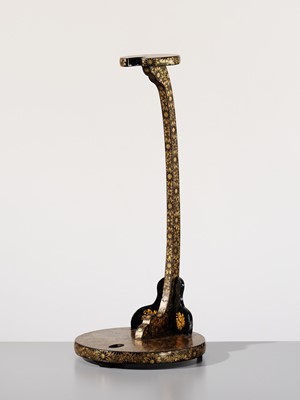 Lot 134 - A FINE GOLD LACQUER TACHI-KAKE (SWORD STAND)