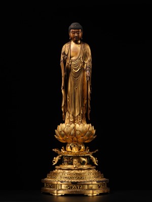 A LARGE GILT-LACQUERED WOOD FIGURE OF AMIDA NYORAI, 17TH-18TH CENTURY