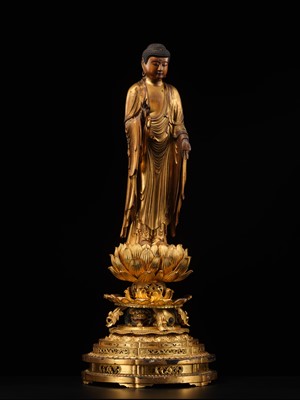 A LARGE GILT-LACQUERED WOOD FIGURE OF AMIDA NYORAI, 17TH-18TH CENTURY