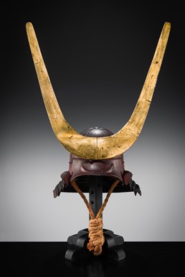 Lot 514 - A RED-LACQUERED IRON SUJIBACHI KABUTO WITH TENTSUKU MAEDATE