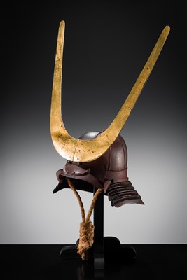 Lot 514 - A RED-LACQUERED IRON SUJIBACHI KABUTO WITH TENTSUKU MAEDATE