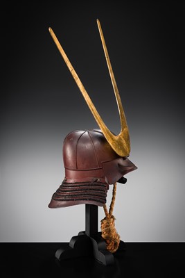 Lot 514 - A RED-LACQUERED IRON SUJIBACHI KABUTO WITH TENTSUKU MAEDATE