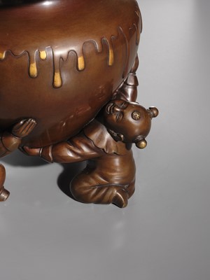 Lot 11 - A LARGE TWO-PART BRONZE USUBATA VASE WITH KARAKO BOYS