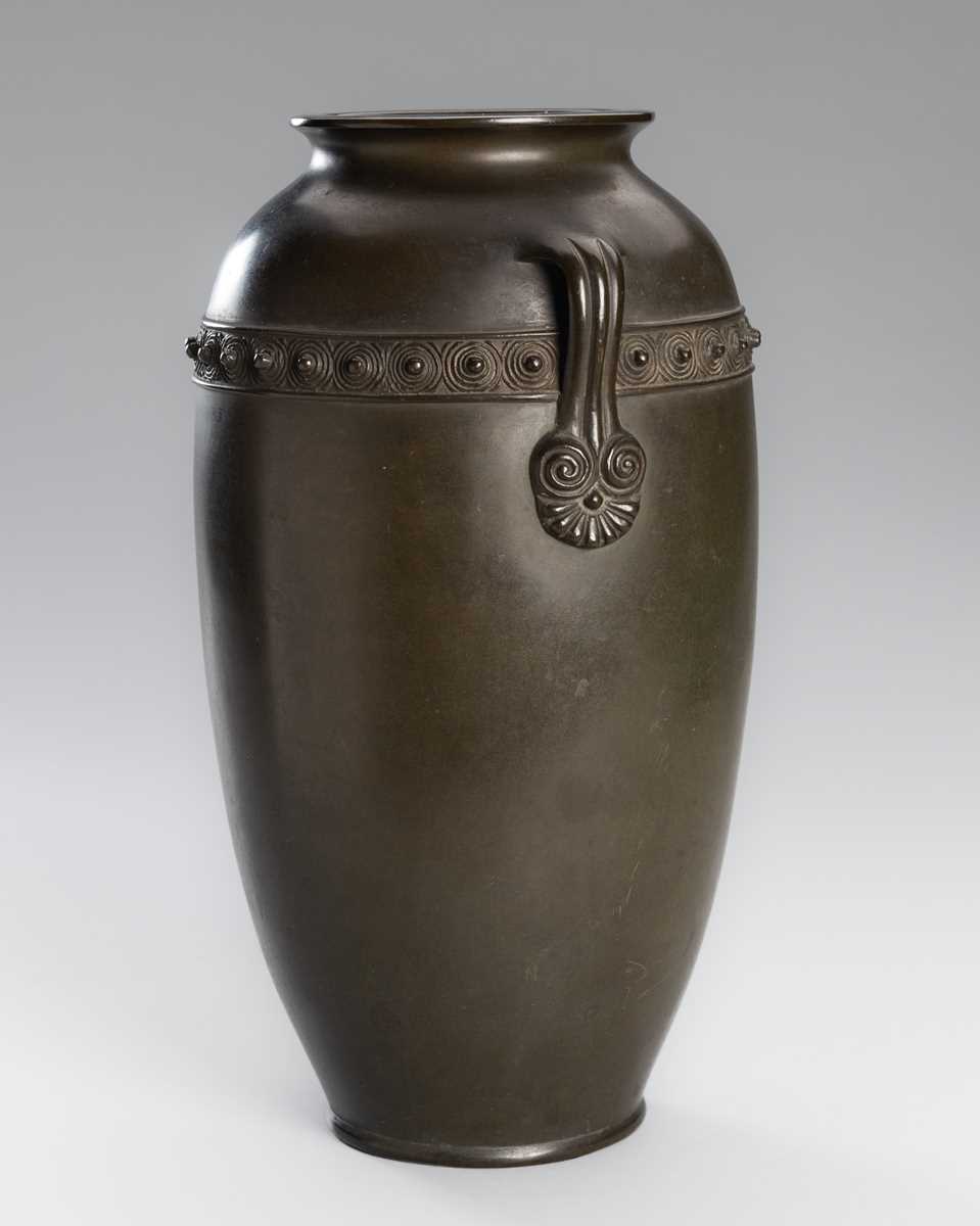 Lot 6 - SHUSEI: A BRONZE VASE WITH SPIRAL DESIGN