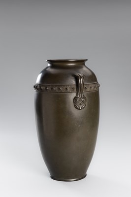 Lot 6 - SHUSEI: A BRONZE VASE WITH SPIRAL DESIGN