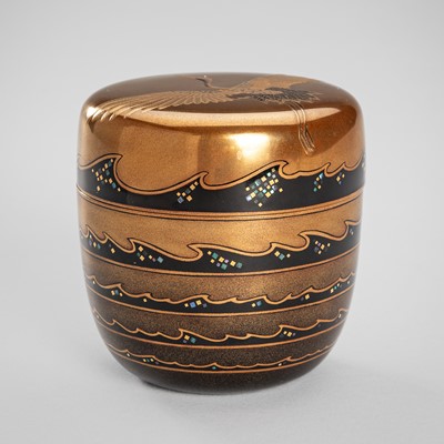 Lot 137 - SHIKO: AN EXQUISITE INLAID LACQUER NATSUME (TEA CADDY) WITH A FLYING CRANE AND WAVES