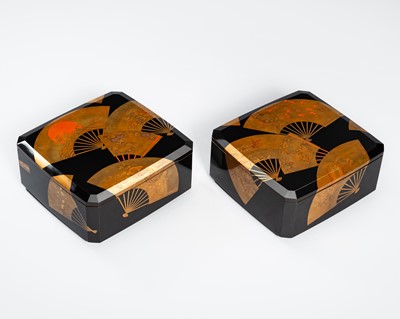 Lot 141 - A SET OF TWO EXCQUISITE LACQUER BOXES AND COVERS DEPICTING FANS WITH TWO LACQUER TRAYS