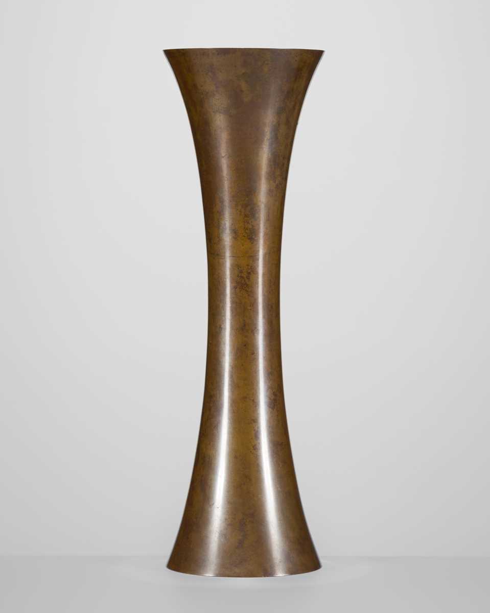 Lot 63 - HARA NAOKI: TALL GU-FORM BRONZE VASE