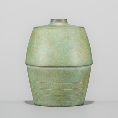 Lot 35 - HASUDA SHUGORO: A FINE BRONZE ‘AXLE’ FLOWER VASE