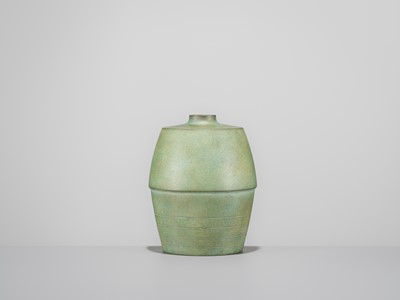 Lot 35 - HASUDA SHUGORO: A FINE BRONZE ‘AXLE’ FLOWER VASE