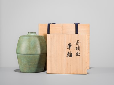 Lot 35 - HASUDA SHUGORO: A FINE BRONZE ‘AXLE’ FLOWER VASE