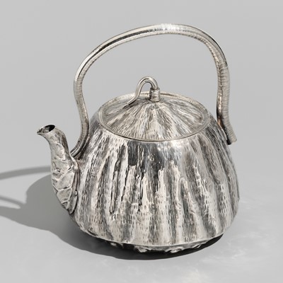 Lot 30 - JOMI EISUKE II: A RARE AND FINE SILVER LOTUS POD-FORM TEAPOT