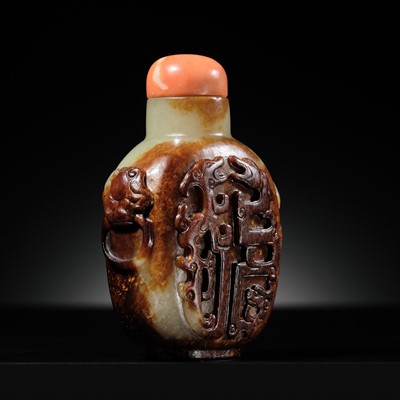 Lot 171 - A YELLOW AND RUSSET JADE SNUFF BOTTLE, MASTER OF THE ROCKS SCHOOL, 1750-1800