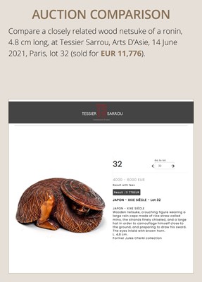 Lot 95 - A SUPERB WOOD NETSUKE OF A RONIN LYING IN WAIT