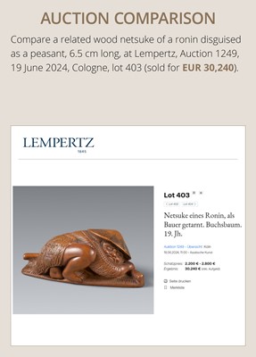 Lot 95 - A SUPERB WOOD NETSUKE OF A RONIN LYING IN WAIT