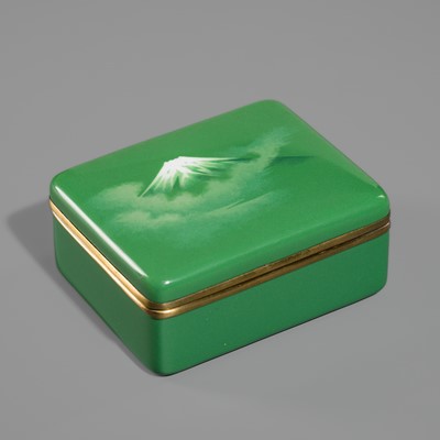 Lot 214 - A FINE SOSUKE-STYLE CLOISONNÉ ENAMEL BOX AND COVER DEPICTING MOUNT FUJI, ATTRIBUTED TO THE WORKSHOP OF ANDO JUBEI