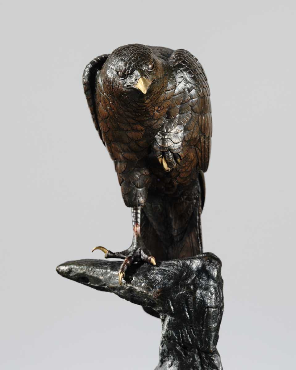 Lot 11 - A FINE BRONZE OKIMONO OF A HAWK PERCHED ON A TREE TRUNK