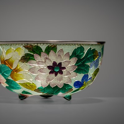 Lot 212 - A FINE PLIQUE-À-JOUR ‘FLOWERS’ BOWL
