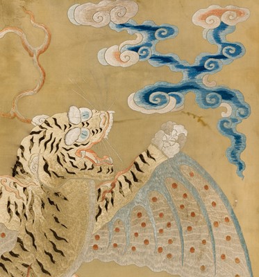Lot 105 - A RARE ‘FLYING TIGER’ BANNER, EMBROIDERED SILK, 18TH CENTURY