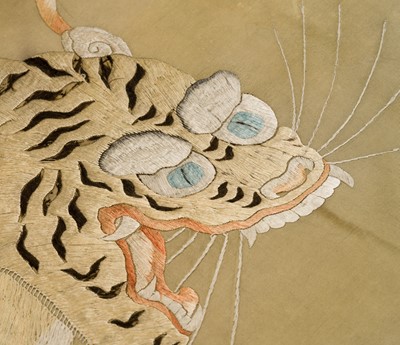 Lot 105 - A RARE ‘FLYING TIGER’ BANNER, EMBROIDERED SILK, 18TH CENTURY