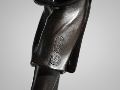 ATSUYOSHI FOR THE MARUKI COMPANY: A SUPERB TOKYO SCHOOL BRONZE OKIMONO OF A BIJIN