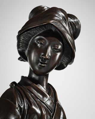 ATSUYOSHI FOR THE MARUKI COMPANY: A SUPERB TOKYO SCHOOL BRONZE OKIMONO OF A BIJIN