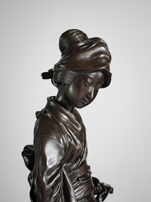 ATSUYOSHI FOR THE MARUKI COMPANY: A SUPERB TOKYO SCHOOL BRONZE OKIMONO OF A BIJIN
