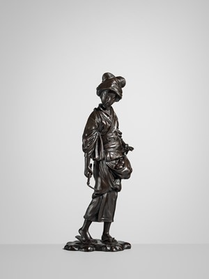 ATSUYOSHI FOR THE MARUKI COMPANY: A SUPERB TOKYO SCHOOL BRONZE OKIMONO OF A BIJIN