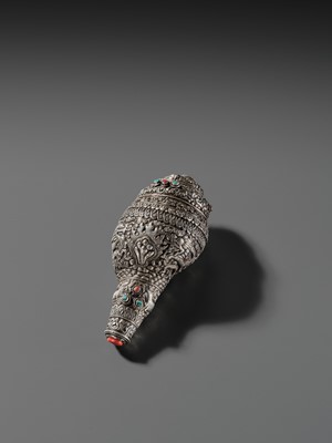 Lot 3 - A SILVER, CORAL AND TURQUOISE CEREMONIAL CONCH SHELL TRUMPET, DUNG-DKAR, 19TH CENTURY