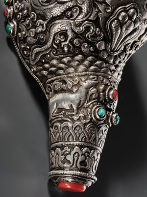 Lot 3 - A SILVER, CORAL AND TURQUOISE CEREMONIAL CONCH SHELL TRUMPET, DUNG-DKAR, 19TH CENTURY