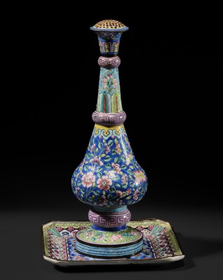 Lot 410 - A CANTON ENAMEL ROSEWATER SPRINKLER AND TRAY, CHINA FOR THE INDIAN MARKET, 18TH-19TH CENTURY