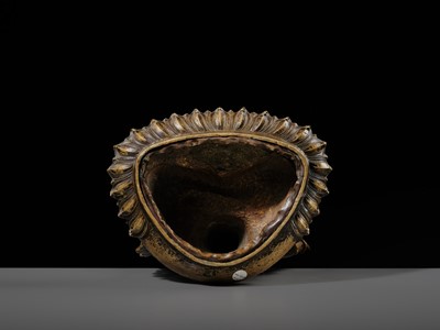 Lot 19 - A COPPER ALLOY FIGURE OF SHADAKSHARI LOKESHVARA, TIBETAN-CHINESE, 15TH CENTURY