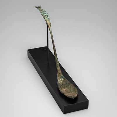 Lot 712 - A BRONZE SPOON WITH FISH-TAIL DESIGN, GORYEO DYNASTY