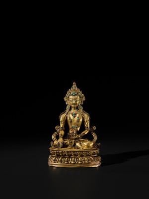 Lot 17 - AN INLAID GILT-BRONZE FIGURE OF AKSHOBHYA, TIBET, 16TH-17TH CENTURY