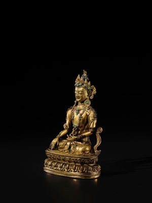 Lot 17 - AN INLAID GILT-BRONZE FIGURE OF AKSHOBHYA, TIBET, 16TH-17TH CENTURY
