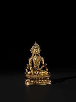 Lot 17 - AN INLAID GILT-BRONZE FIGURE OF AKSHOBHYA, TIBET, 16TH-17TH CENTURY
