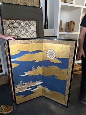 Lot 297 - A RARE SIX-PANEL BYOBU ‘NANBAN’ SCREEN DEPICTING THE ARRIVAL OF A PORTUGUESE SHIP FOR TRADE