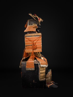 Lot 112 - A FINE GOLD-LACQUERED NUINOBE NIMAI DO GUSOKU (ARMOR) WITH A SUJIBACHI KABUTO AND RESSEI MENPO