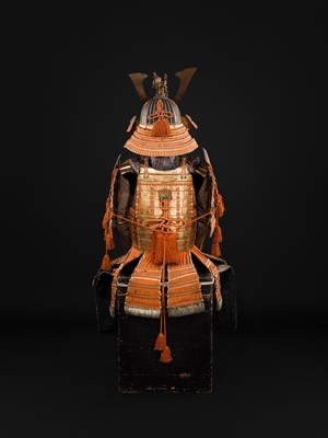 Lot 112 - A FINE GOLD-LACQUERED NUINOBE NIMAI DO GUSOKU (ARMOR) WITH A SUJIBACHI KABUTO AND RESSEI MENPO