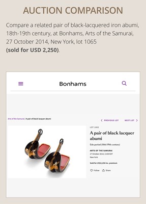 Lot 132 - A PAIR OF GOLD-LACQUERED STIRRUPS (ABUMI) WITH SHIMAZU CLAN MON