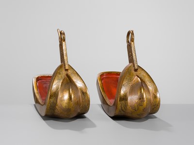 Lot 132 - A PAIR OF GOLD-LACQUERED STIRRUPS (ABUMI) WITH SHIMAZU CLAN MON