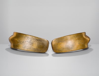 Lot 132 - A PAIR OF GOLD-LACQUERED STIRRUPS (ABUMI) WITH SHIMAZU CLAN MON