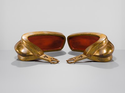 Lot 132 - A PAIR OF GOLD-LACQUERED STIRRUPS (ABUMI) WITH SHIMAZU CLAN MON