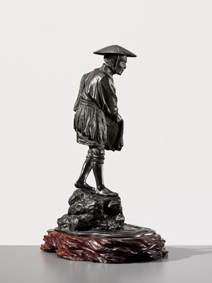 Lot 34 - YOSHITANI: A LARGE TOKYO SCHOOL BRONZE OKIMONO OF A FISHERMAN