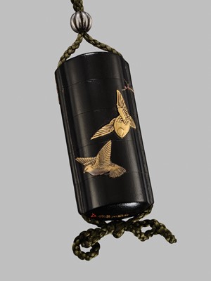 Lot 26 - KOMA KORYU: A FINE FOUR-CASE LACQUER INRO WITH DOVES AT A SHINTO SHRINE