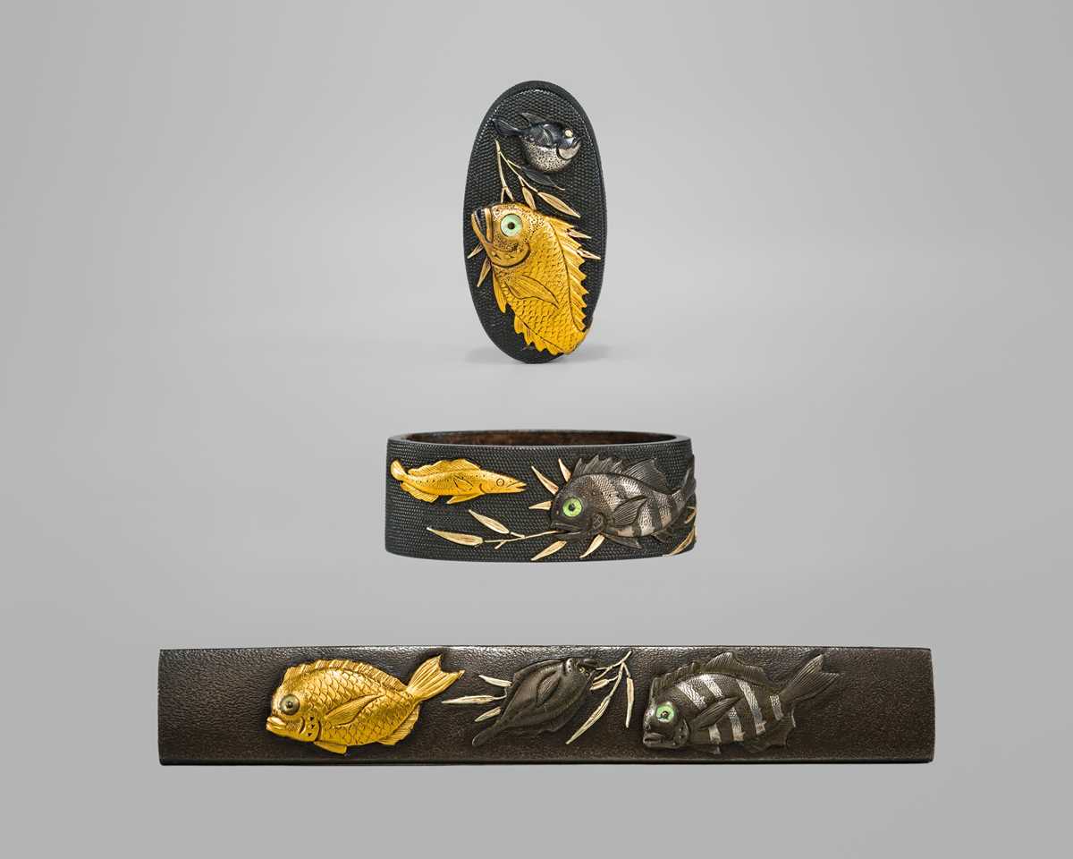 Lot 593 - SUZUKI HIROTSUGU: A SUPERB ISHIGURO SCHOOL ‘AQUATIC LIFE’ MITOKOROMONO SET (KOZUKA, FUCHI, AND KASHIRA)