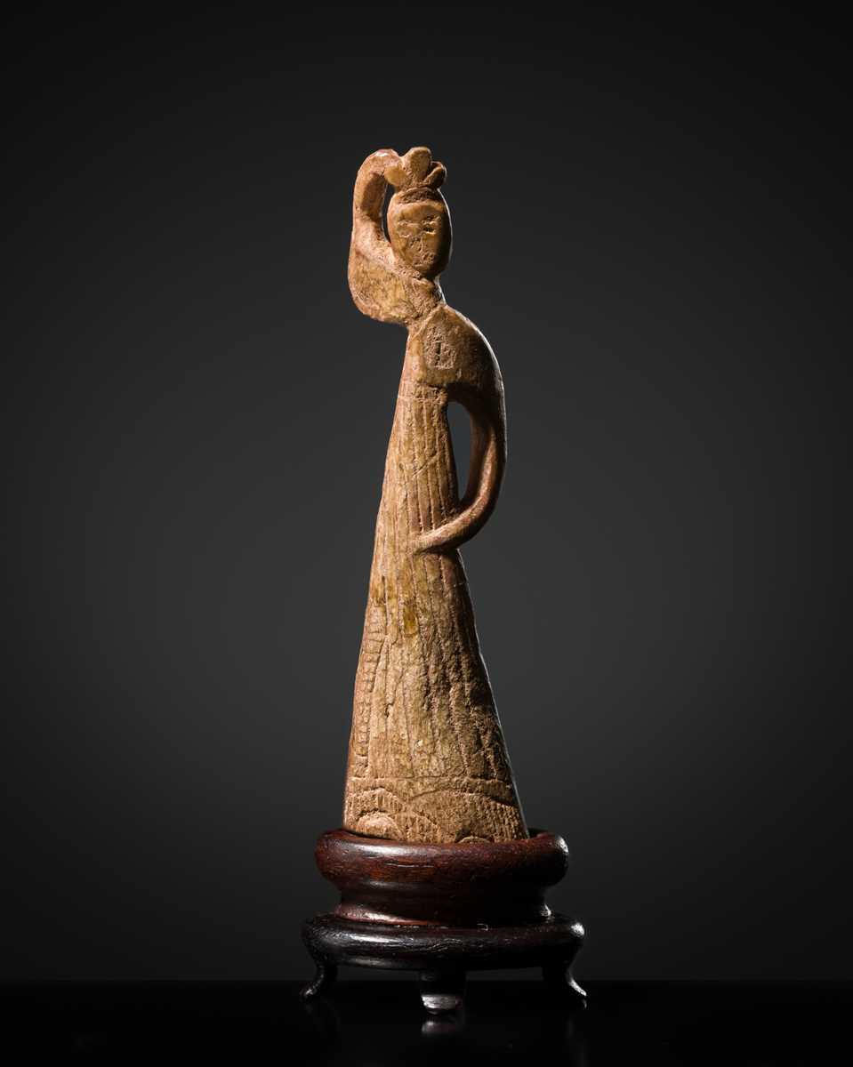 Lot 111 - A RARE MINIATURE BONE FIGURE OF A DANCER, LATE SHANG TO WESTERN ZHOU DYNASTY, CIRCA 1200–771 BC